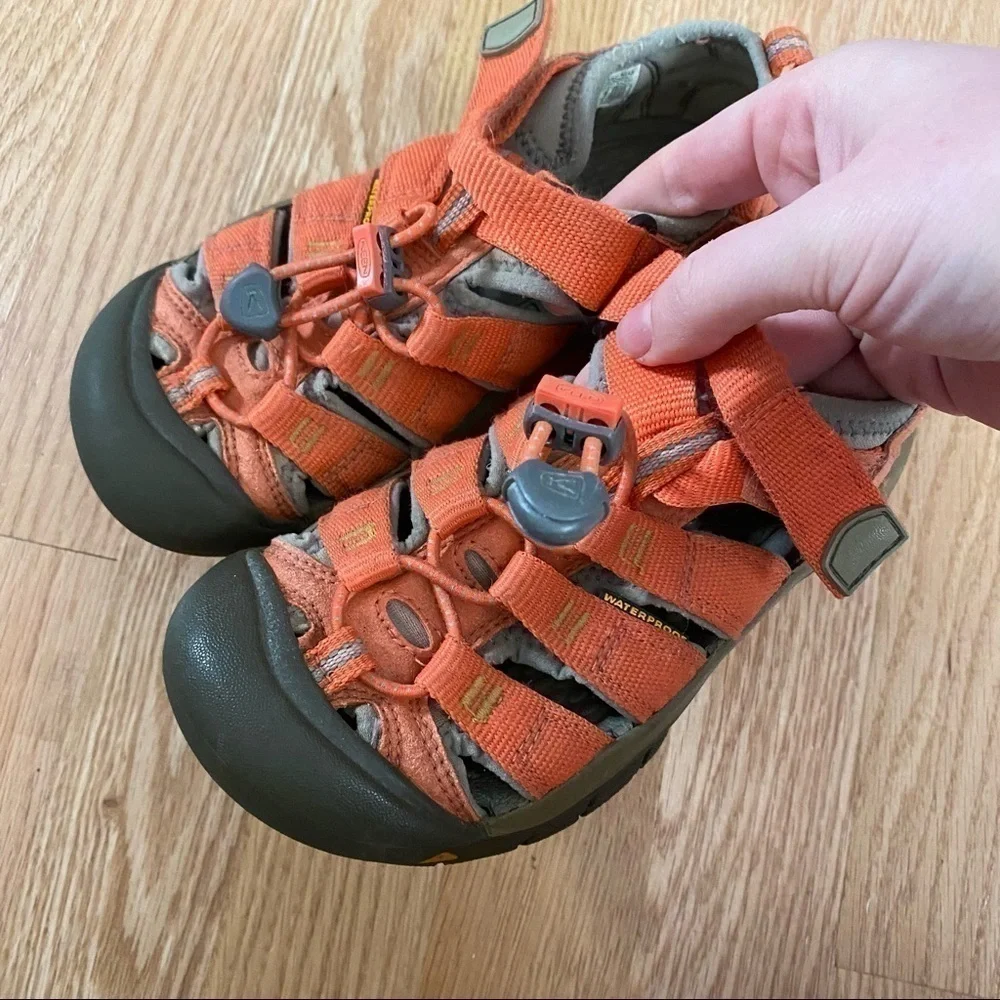 Keen Sandals Sz 1 Youth Kids Waterproof Orange Caged Toe Outdoors